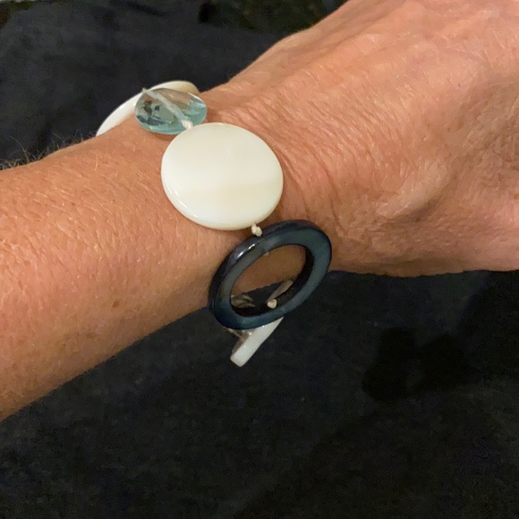 Shell & Stone Bracelet - Picture 2 of 5